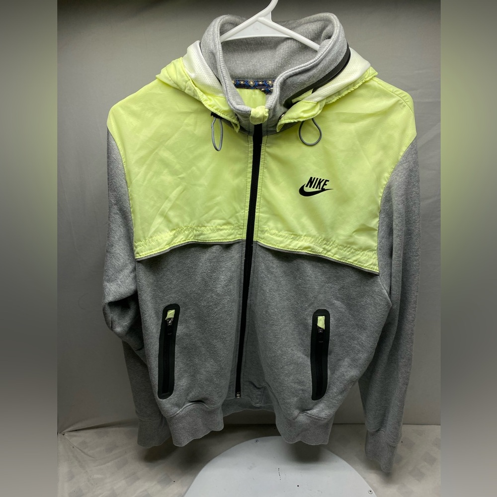 Nike Tech Air Max Windrunner Womens Built in Rain Hood Full Zip Size Medium